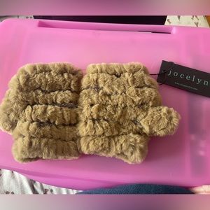NWT Jocelyn faux fur fingerless gloves
